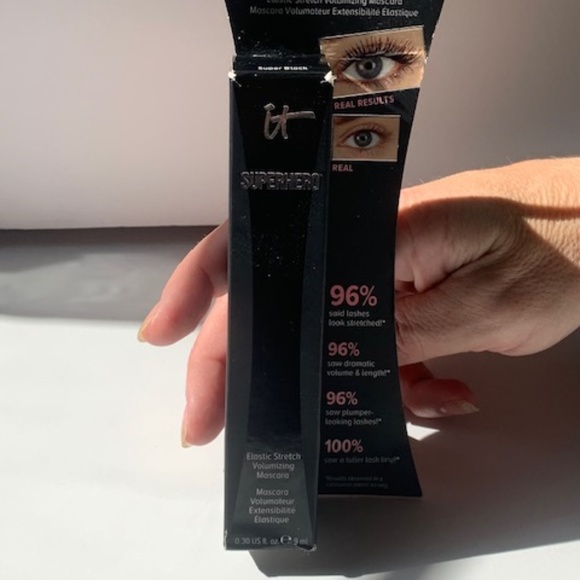 It Cosmetics Superhero Mascara - Picture 2 of 4